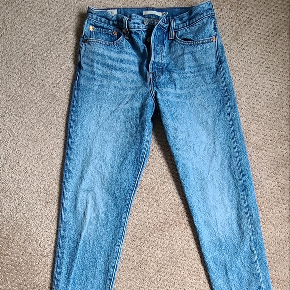 Levis size 28 wedgie ankle pant distressed hem - Picture 1 of 4